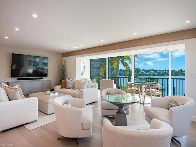 222  Harbour  DR, Naples, FL 34103