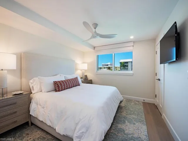 222  Harbour  DR, Naples, FL 34103
