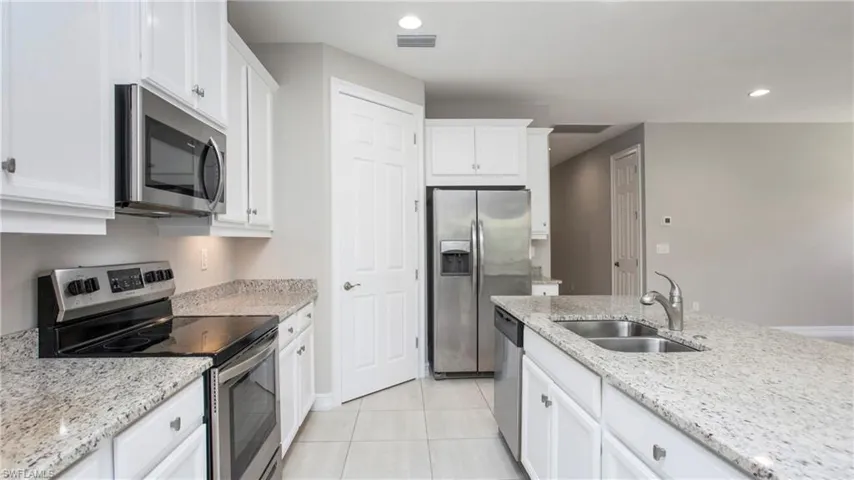 16440  Aberdeen  WAY, Naples, FL 34110