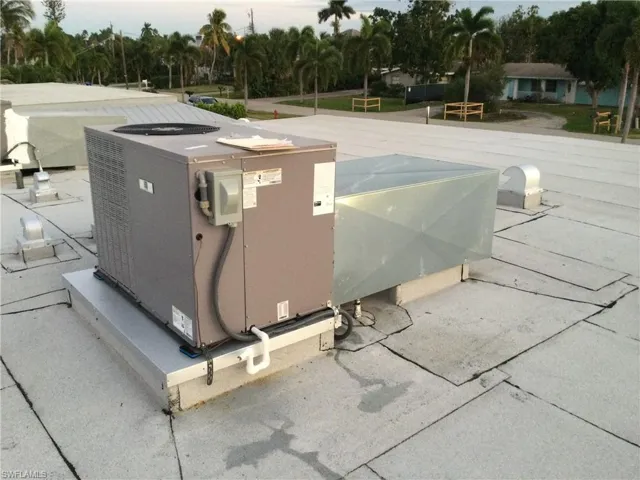 Details with central AC unit