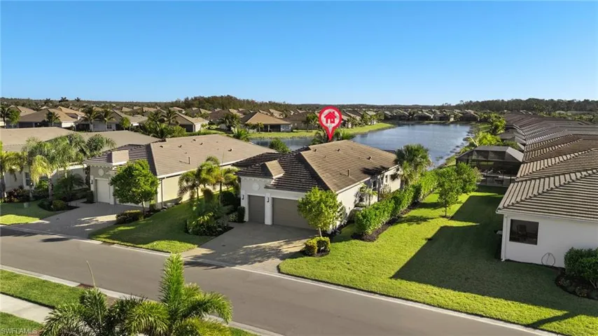 Check out that long lake view!!! Simply gorgeous!