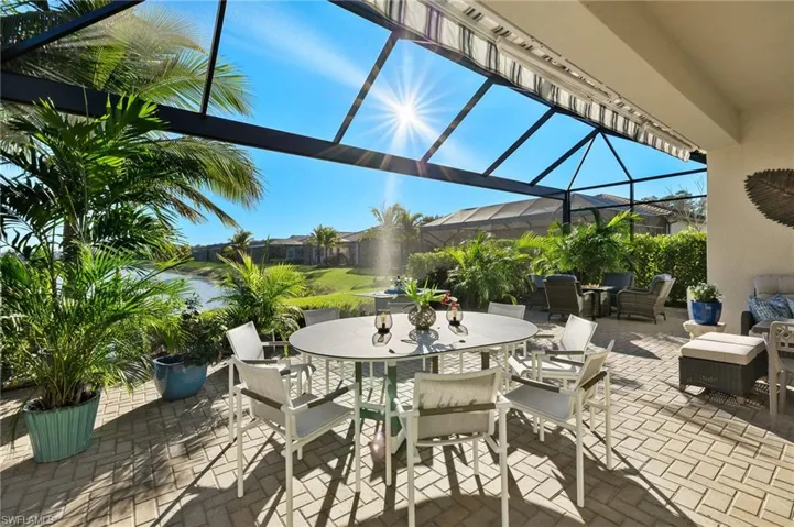 Lush ferns and palms (ALL WILL CONVEY!) add to the serenity/privacy on your lanai with picture window screen.