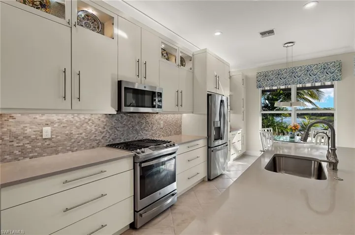 Gas cooking is a bonus as not many communities have it in SWFL! French door fridge and stainless appliances present.