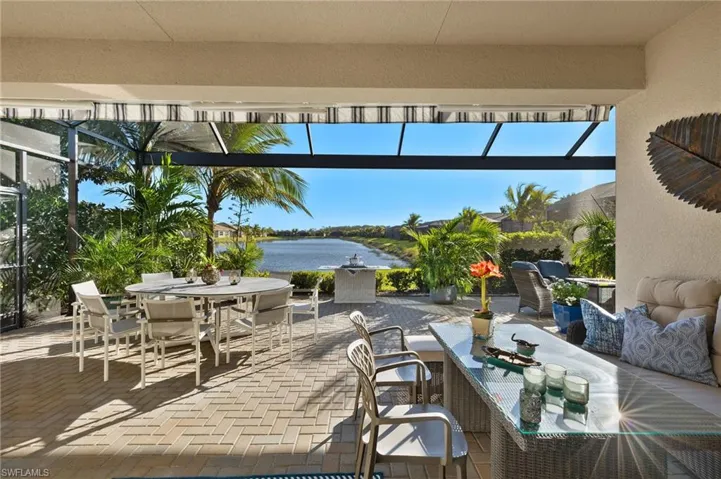 40' wide screened lanai seats 20...furniture + fire pit conveys!