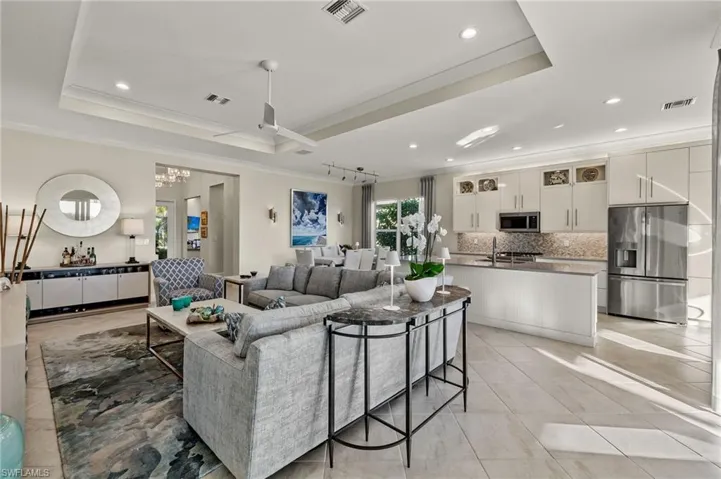 This shot gives you a complete pix of the main living space in this model...isn't it great?