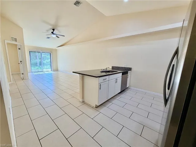 1044 Ne 8th Pl 1104, Cape Coral, Florida 33909