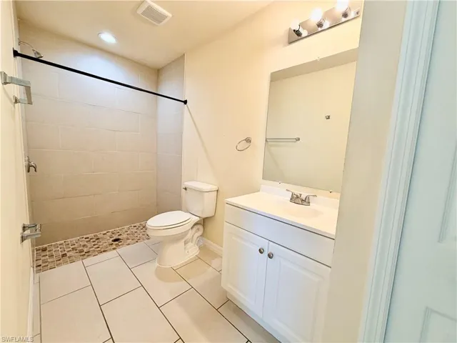1044 Ne 8th Pl 1104, Cape Coral, Florida 33909