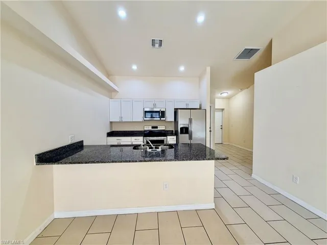 1044 Ne 8th Pl 1104, Cape Coral, Florida 33909