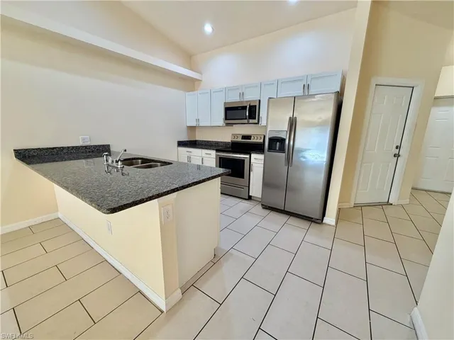 1044 Ne 8th Pl 1104, Cape Coral, Florida 33909
