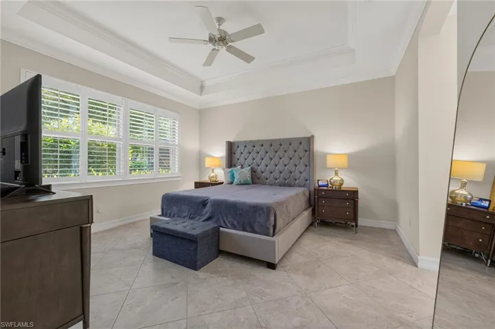 Tray ceiling with crown molding and a ceiling fan