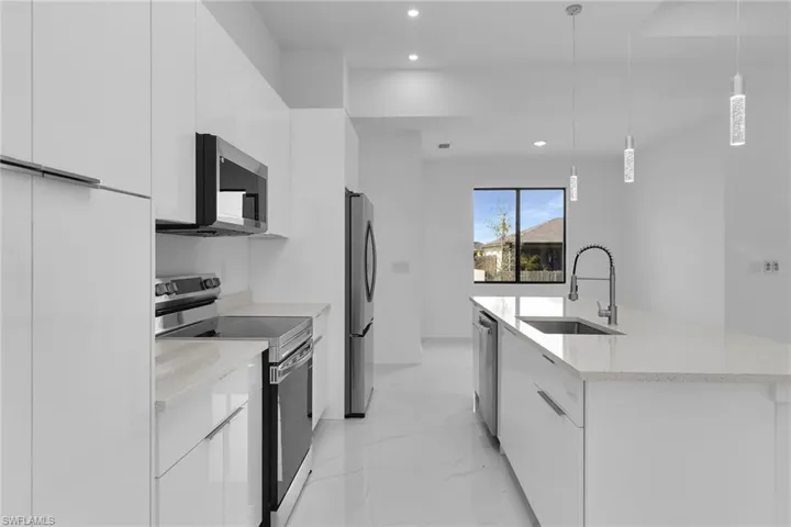 4202 Nw 33rd St, Cape Coral, Florida 33993