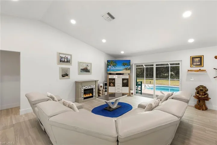 752  Saint Andrews  BLVD, Naples, FL 34113