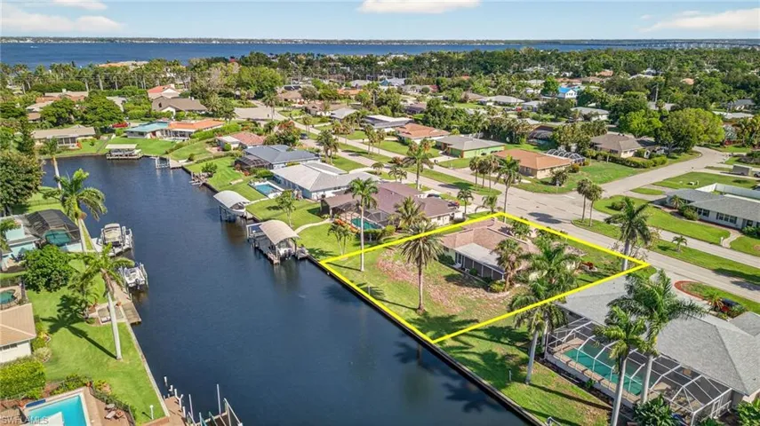 1376  Whiskey Creek  DR, Fort Myers, FL 33919