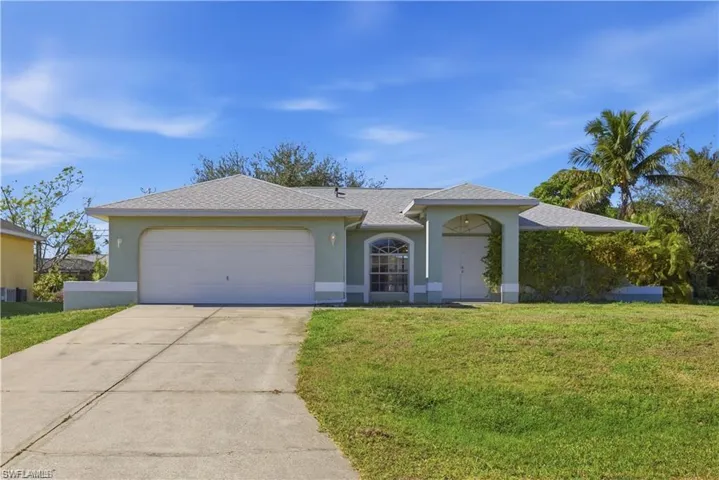 View of front of property featuring a garage, stucco siding, concrete driveway, a front lawn, and roof with shingles