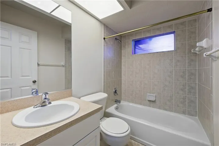 Bathroom with vanity and washtub / shower combination