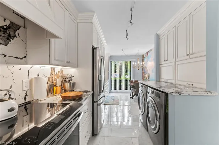 Unique and completely remodeled ('22) Kitchen with hidden storage