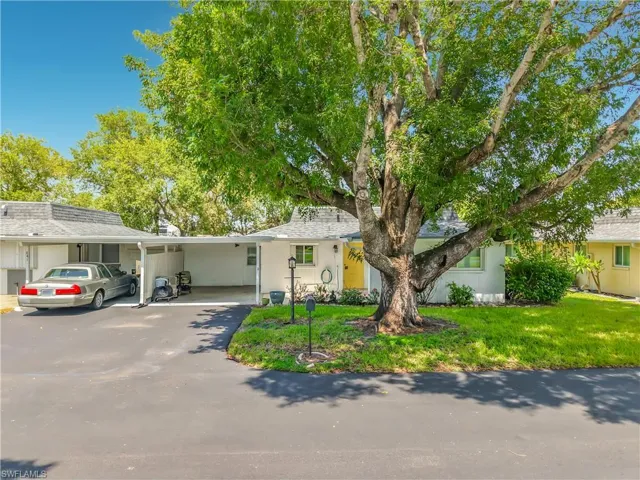 842 Pangola Dr, North Fort Myers, Florida 33903