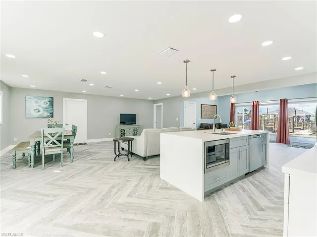 Large great room with pool views