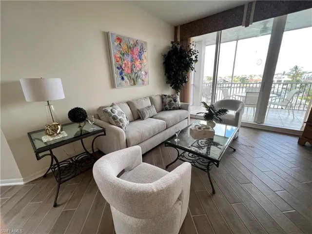 450  Launch  CIR, Naples, FL 34108
