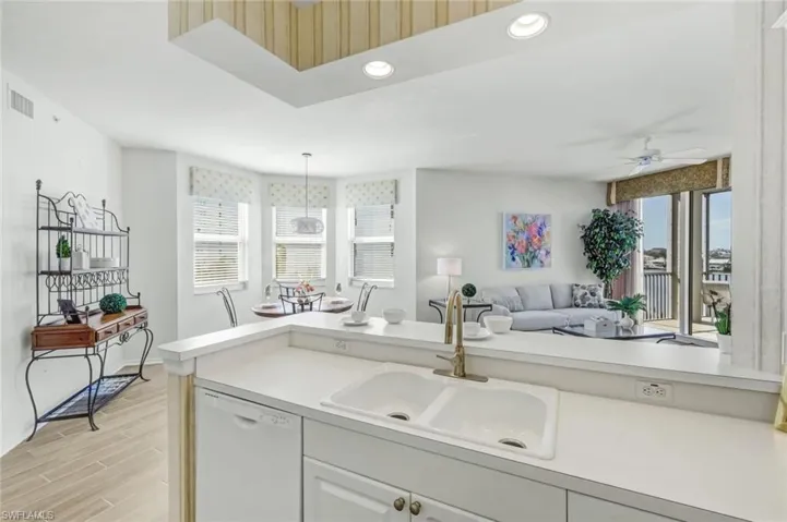 450  Launch  CIR, Naples, FL 34108