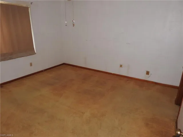Empty room with light carpet