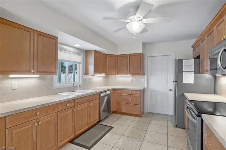 702 Se 42nd Ln, Cape Coral Fl 33904