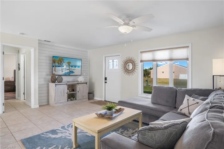 702 Se 42nd Ln, Cape Coral Fl 33904