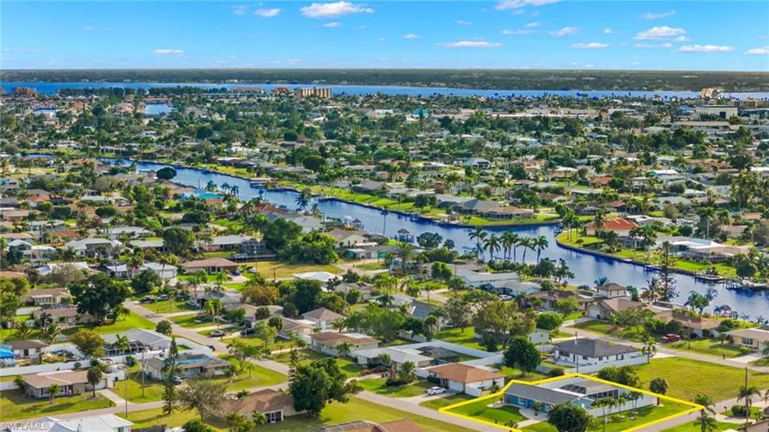 702 Se 42nd Ln, Cape Coral Fl 33904