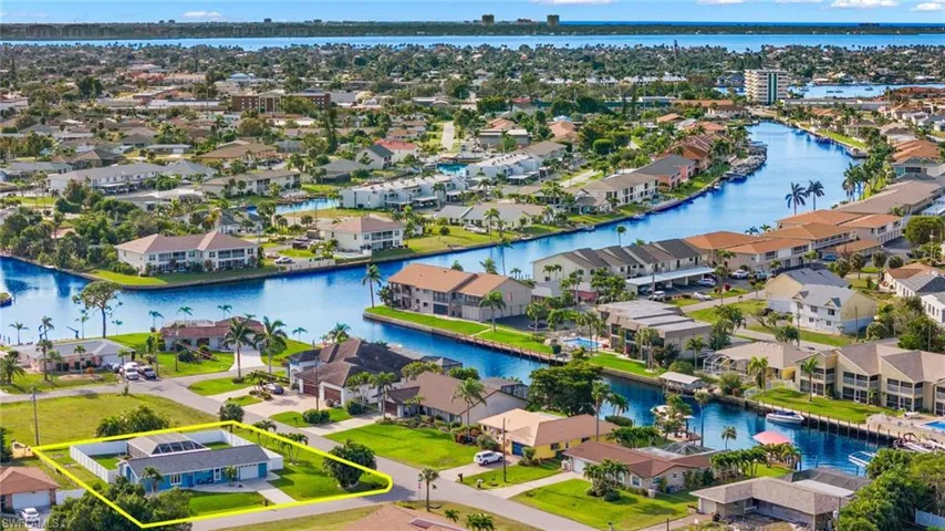 702 Se 42nd Ln, Cape Coral Fl 33904