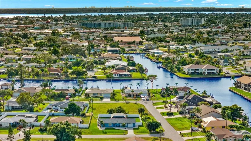 702 Se 42nd Ln, Cape Coral Fl 33904
