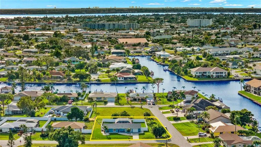 702 Se 42nd Ln, Cape Coral Fl 33904