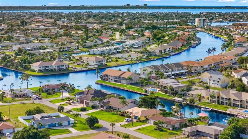 702 Se 42nd Ln, Cape Coral Fl 33904
