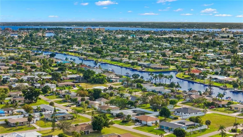 702 Se 42nd Ln, Cape Coral Fl 33904