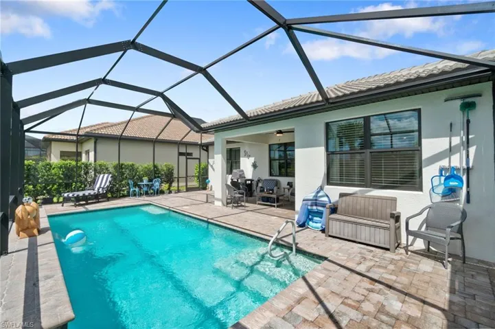 Large screen lanai