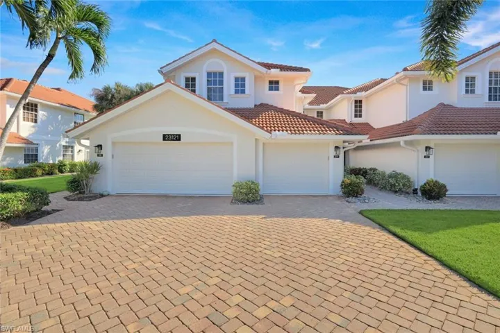 Corner Unit /1 Car Garage/ Courtyard Entry