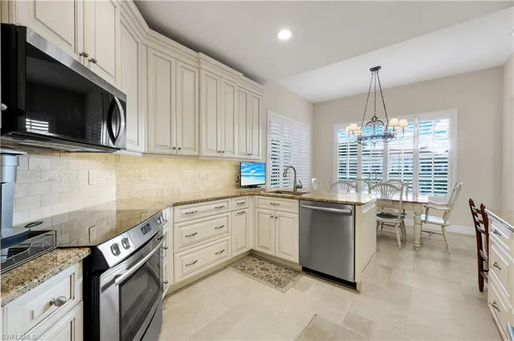 Stainless steel appliances, granite countertops and ample cabinetry make this kitchen a chef's dream!