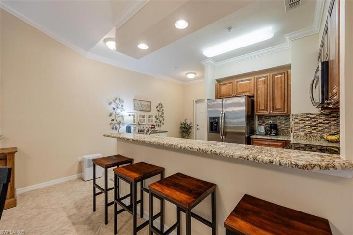 1076 Winding Pines CIR # 207, CAPE CORAL FL 33909