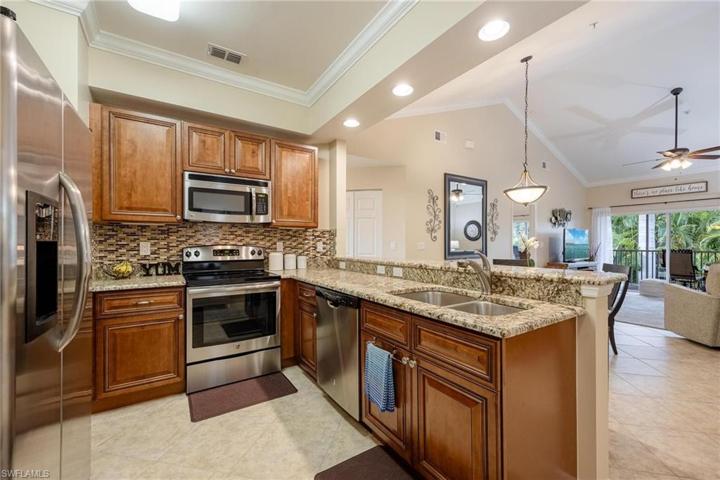 1076 Winding Pines CIR # 207, CAPE CORAL FL 33909