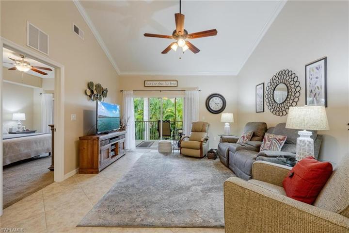 1076 Winding Pines CIR # 207, CAPE CORAL FL 33909