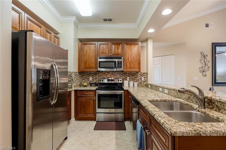 1076 Winding Pines CIR # 207, CAPE CORAL FL 33909