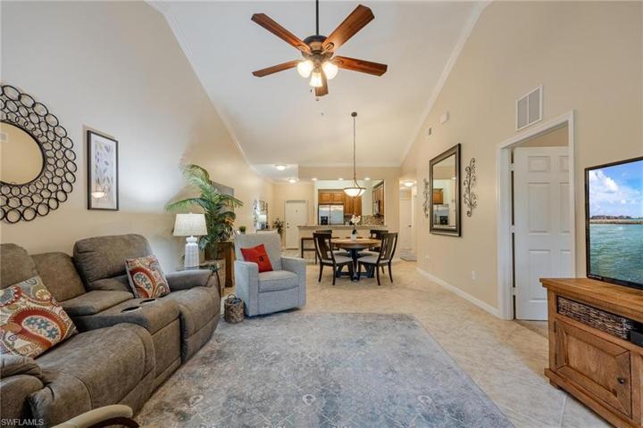 1076 Winding Pines CIR # 207, CAPE CORAL FL 33909