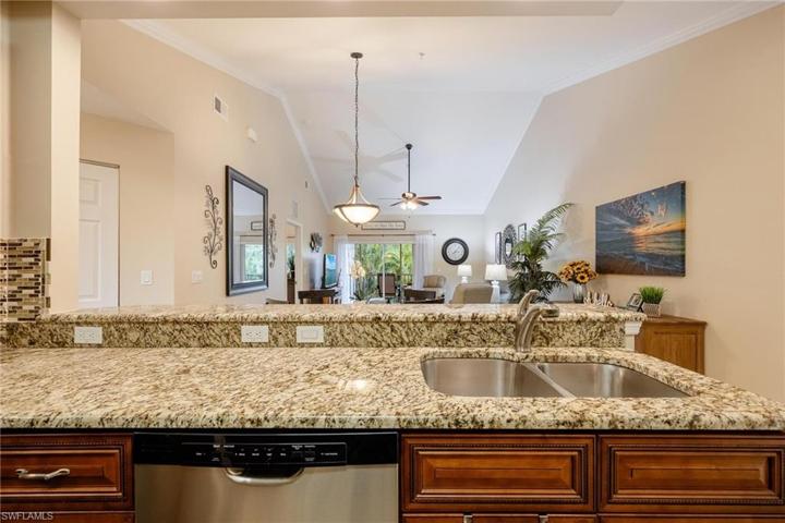 1076 Winding Pines CIR # 207, CAPE CORAL FL 33909