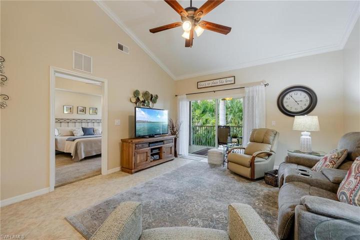 1076 Winding Pines CIR # 207, CAPE CORAL FL 33909