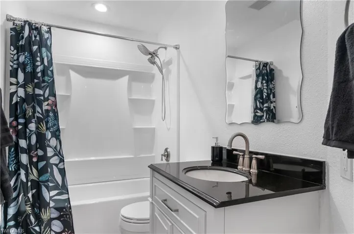 7471  Bear Hollow  CIR, Fort Myers, FL 33967
