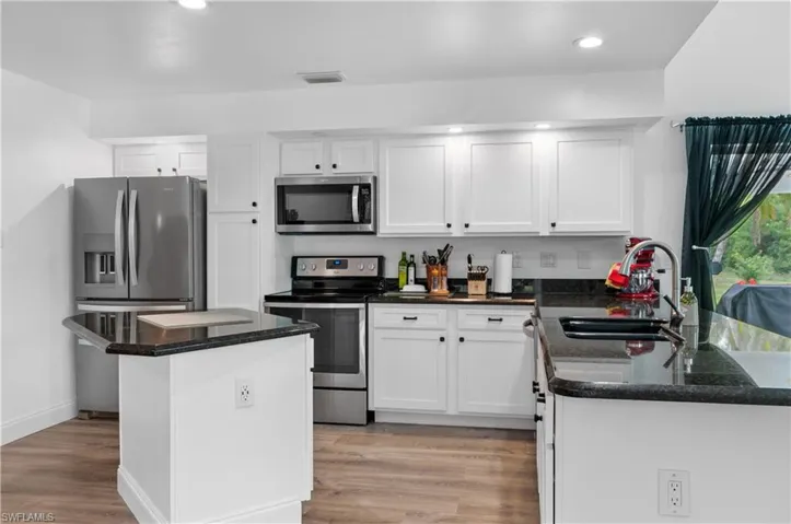 7471  Bear Hollow  CIR, Fort Myers, FL 33967