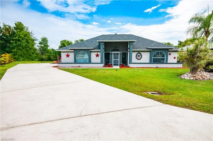 7471  Bear Hollow  CIR, Fort Myers, FL 33967