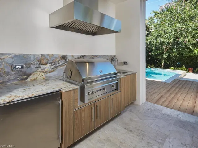 355 7th Ave S, Naples, Florida 34102