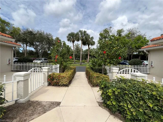 7648 Oleander Gate DR # 101, NAPLES FL 34109