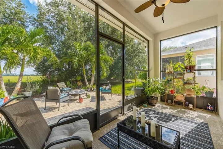 Sunroom / solarium with ceiling fan