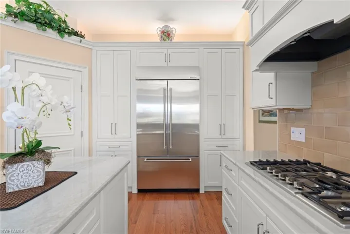 Large chef's kitchen with gas stove, island & custom cabinetry & finishes